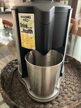 Waring Pro Juice Extractor - Black with Stainless Steel Cup